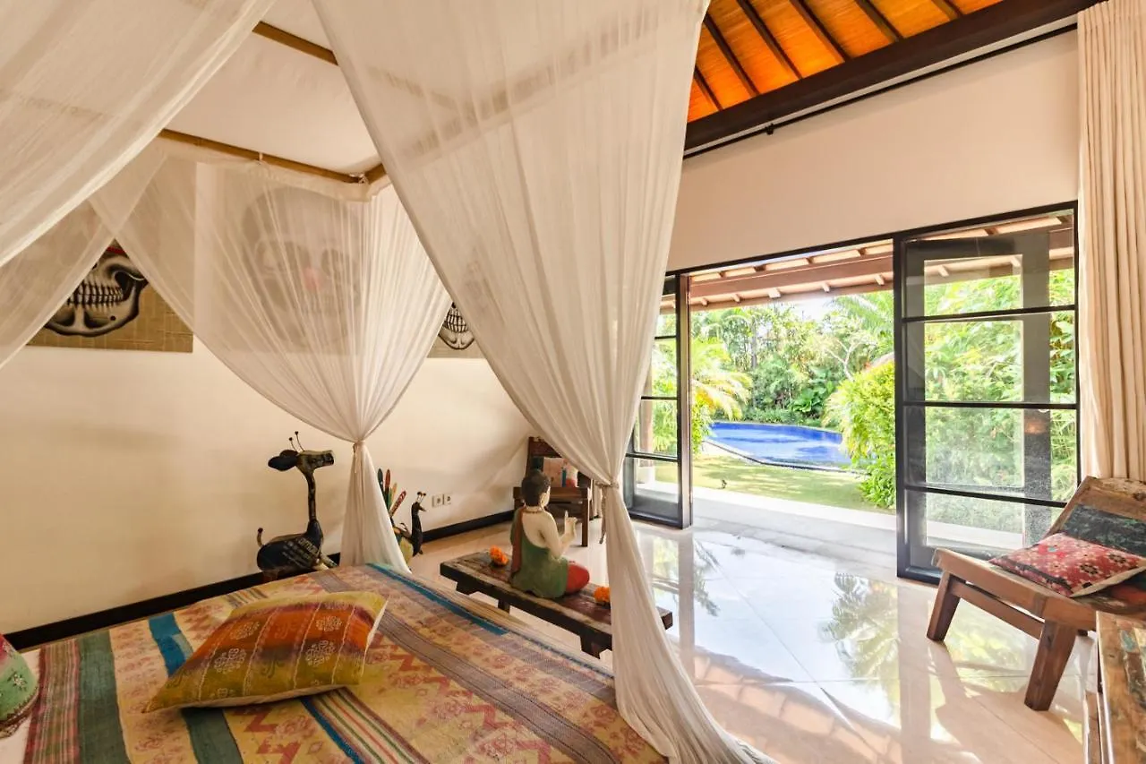 Promo Tropical 3 Bd Villa With Office And Parking Kerobokan